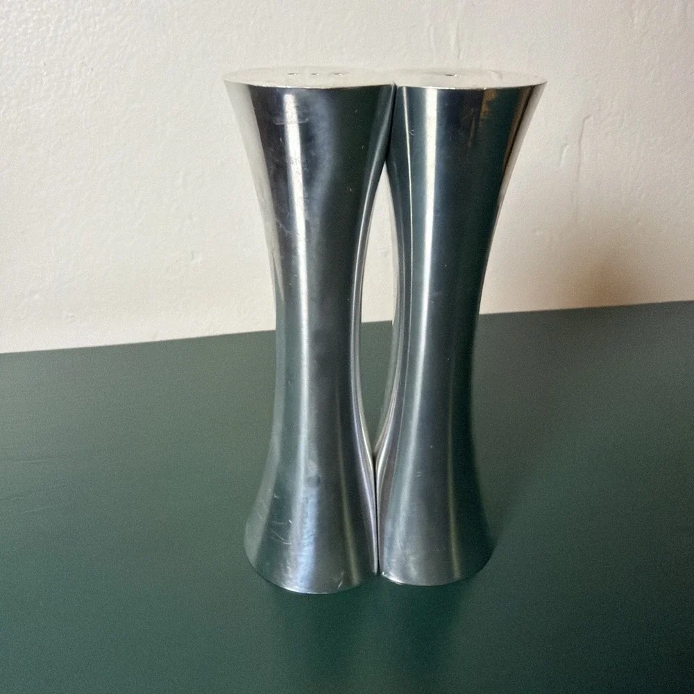 Nambe 6086 Kissing Salt Pepper Shakers Set Metal Vintage 1995 Modernist
